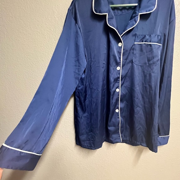 Pajama top and bottom - Picture 3 of 6